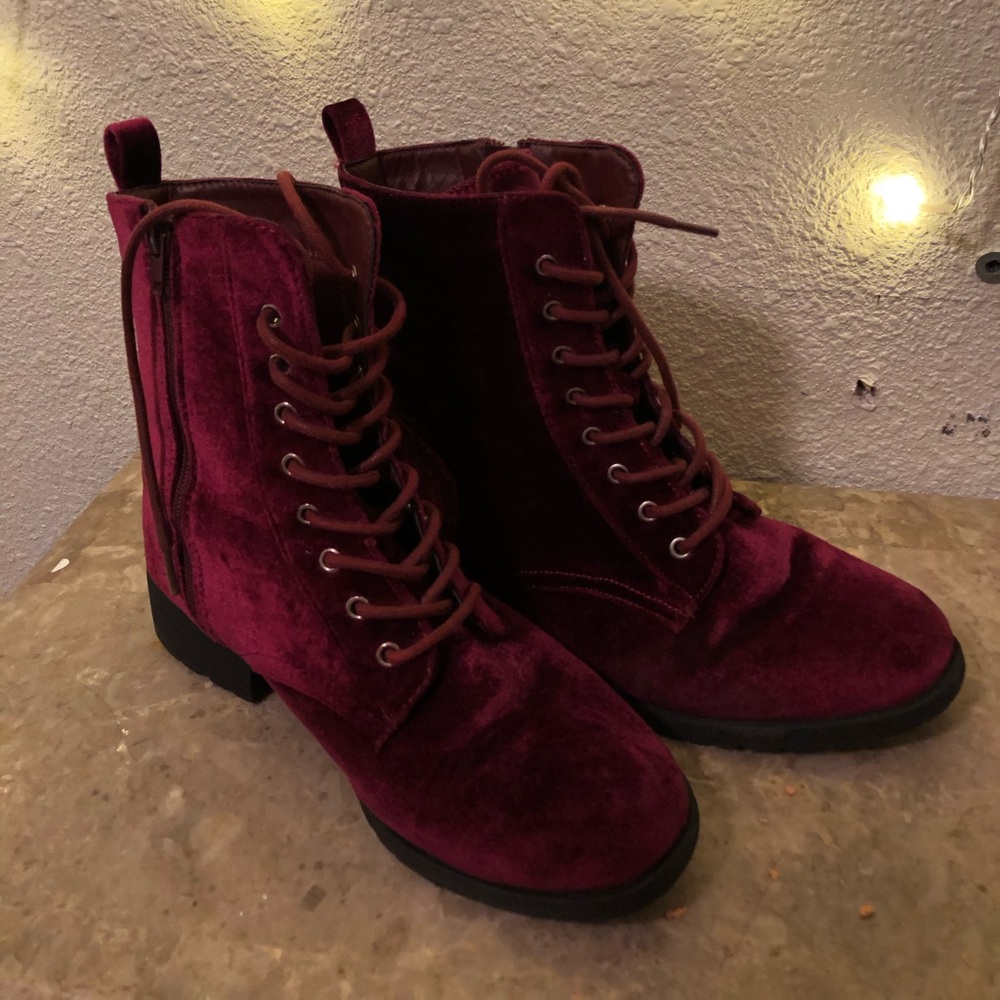Velvet boots - Picture 1 of 3